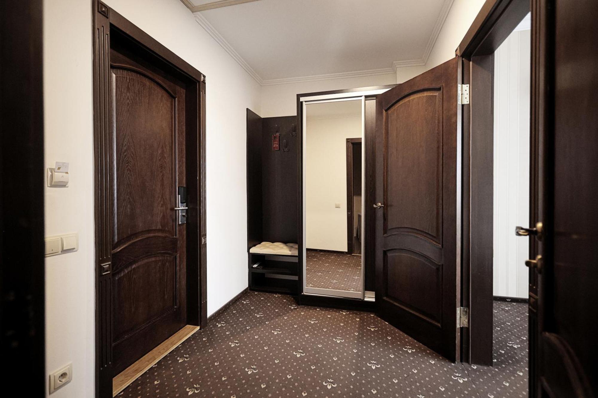Ferdinand Hotel Munkács Kültér fotó
