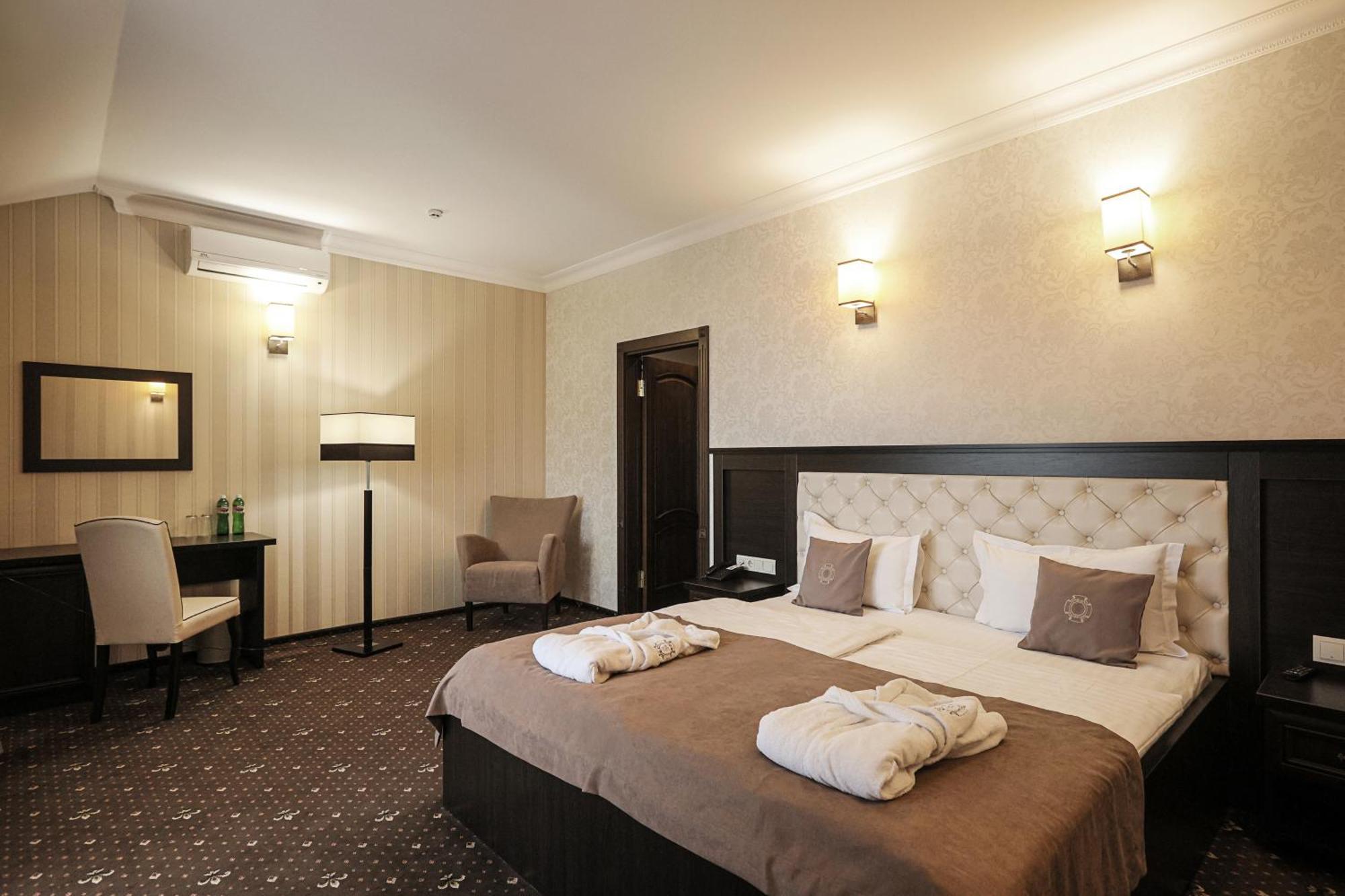Ferdinand Hotel Munkács Kültér fotó