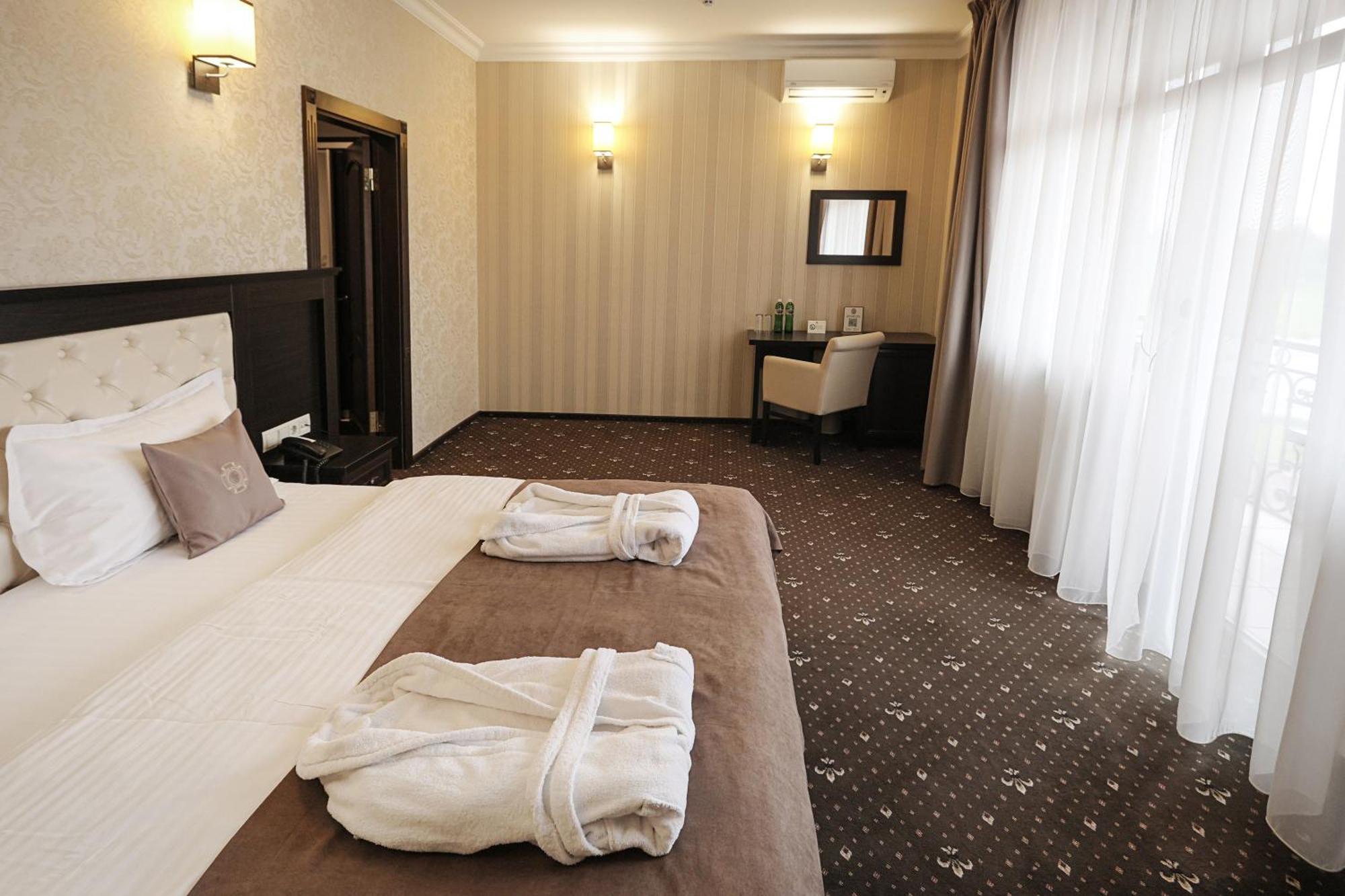 Ferdinand Hotel Munkács Kültér fotó