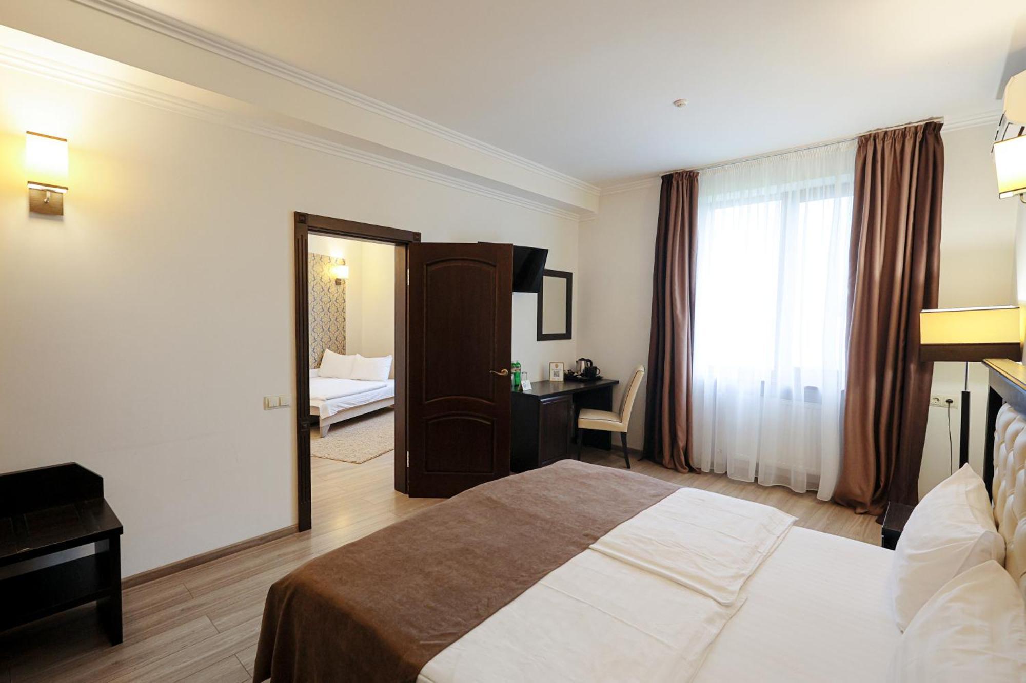 Ferdinand Hotel Munkács Kültér fotó