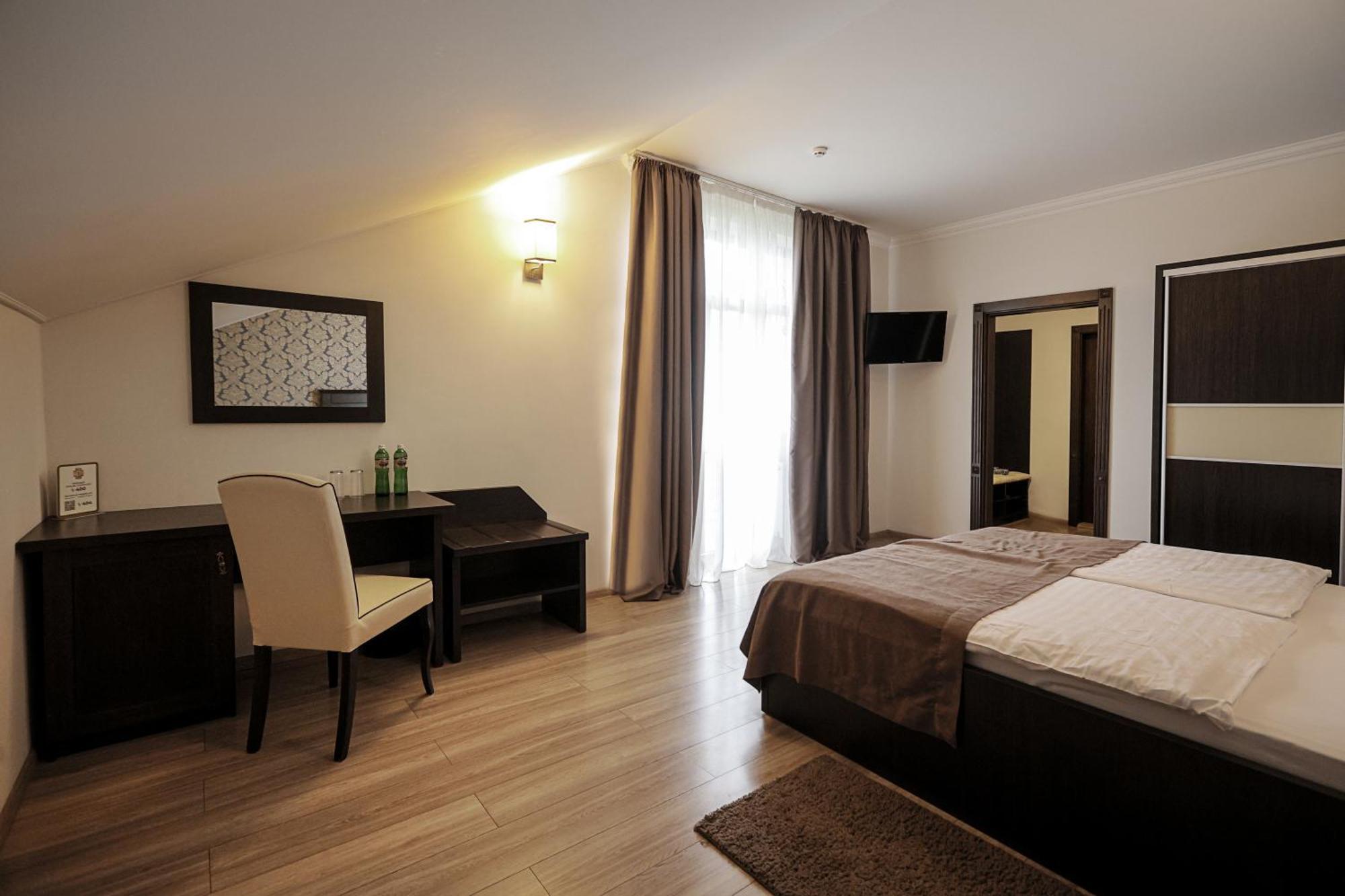 Ferdinand Hotel Munkács Kültér fotó