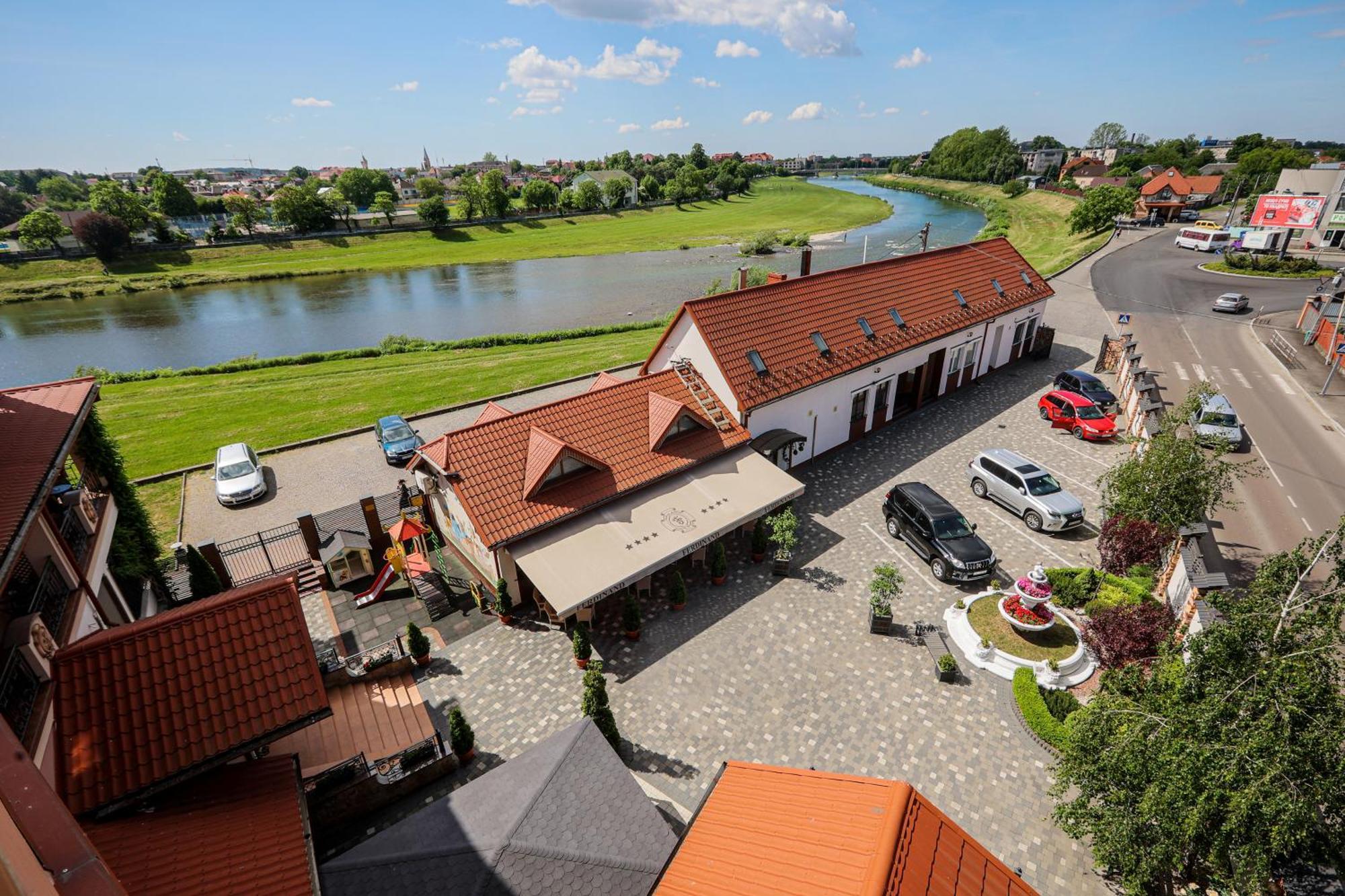 Ferdinand Hotel Munkács Kültér fotó
