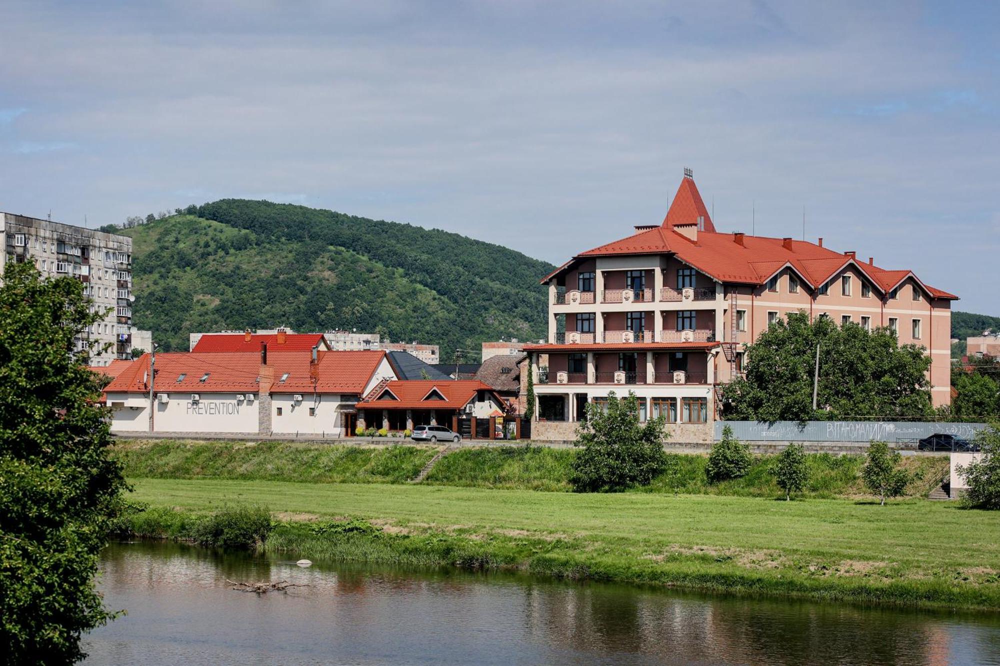 Ferdinand Hotel Munkács Kültér fotó