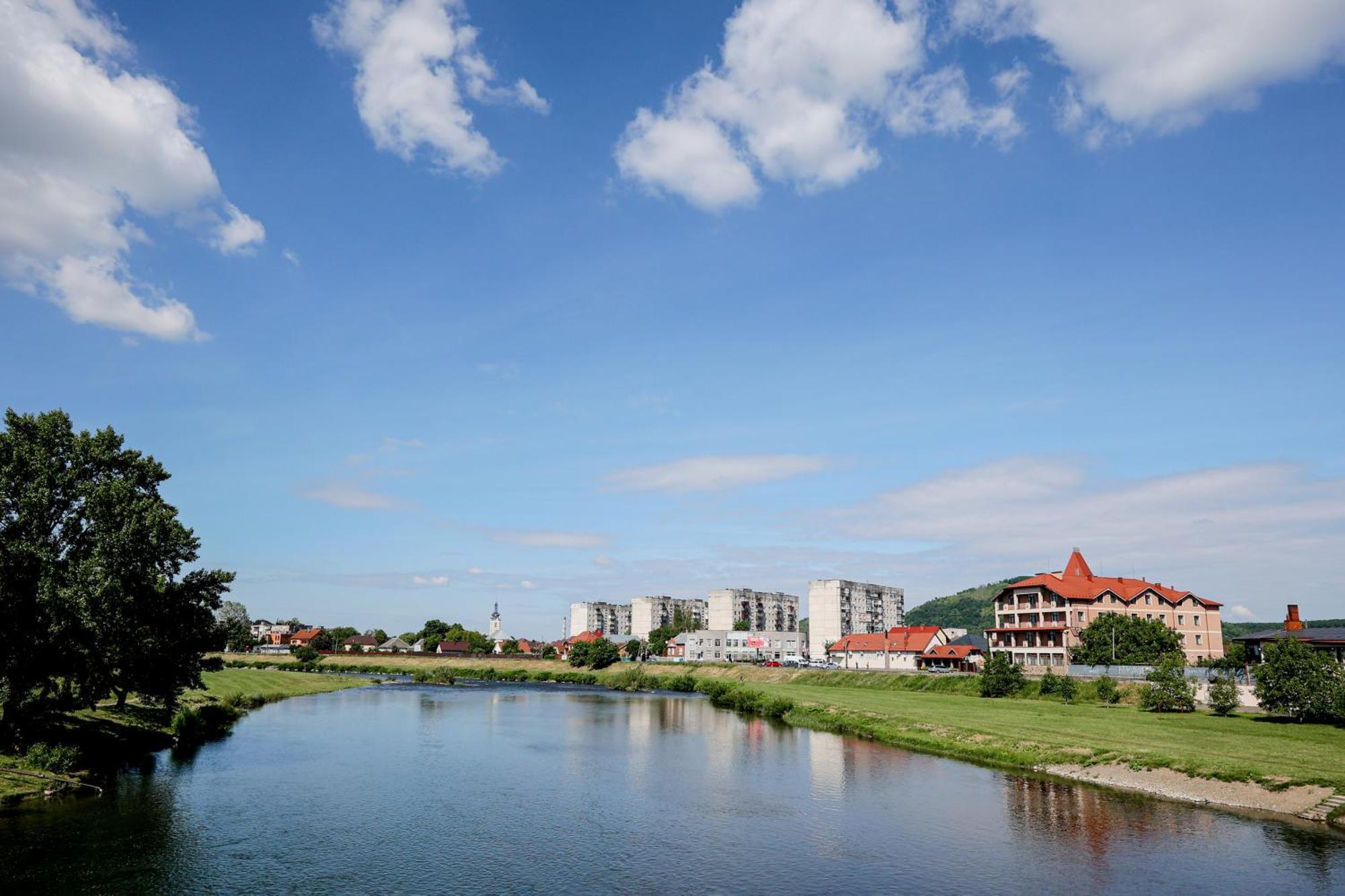 Ferdinand Hotel Munkács Kültér fotó